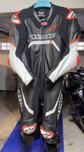 3156822-12-52 Alpinestars Gp Tech Suit V4 Us 46 / Eu 56 Black/white/red