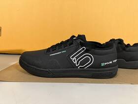Fx4453 Five Ten Adidas Womens Freerider Pro Flat Shoes - Black/white 8.5