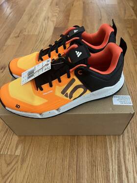 Hq3563-10 Five Ten Mens Trailcross Xt Flat Shoes - Solar Gold/black/orange 10