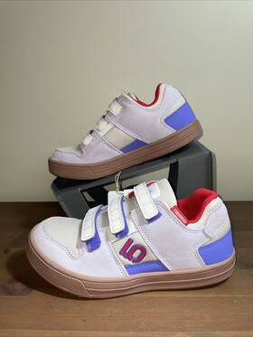 Ji1895-5 Five Ten Ji1895-5- Freerider Kids Vcs Flat Shoes - Mauve/ruby/semi Cobalt Blue 5.5