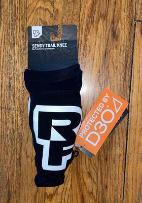 Rfaasendyste03 Race Face Sendy Trail Youth Knee Guards - Black Pair Small New W Tags