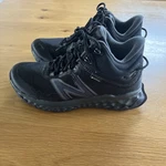 New Balance Fresh Foam Garoe Mid Shoe Boots Size 6M /W7.5 Venture Trail Mtgamclb. Fixed Price $40.99.