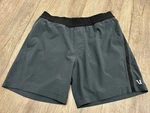 Vuori Draft Shorts Men Medium 6 Athletic Gym Flaws. Fixed Price $17.99.