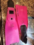 Unused! Mares Clipper Full Foot Fins. Pink 37-38. Fixed Price $37.90.