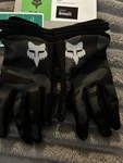 New Fox Racing Motocross 180 Bnkr Black/camo Gloves-youth Small. Fixed Price $28.00.